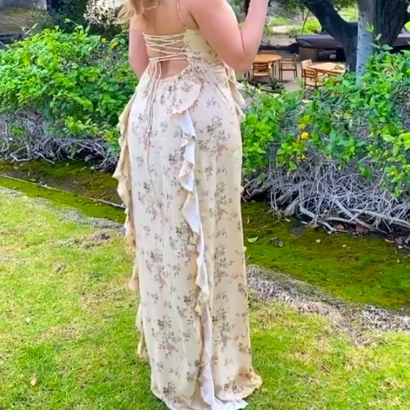 Long, backless, sexy dress - Picture 2 of 2
